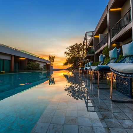 Fusion Suites Phuket Patong Luaran gambar The swimming pool at the hotel