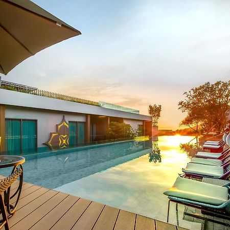 Fusion Suites Phuket Patong Luaran gambar The pool at the hotel
