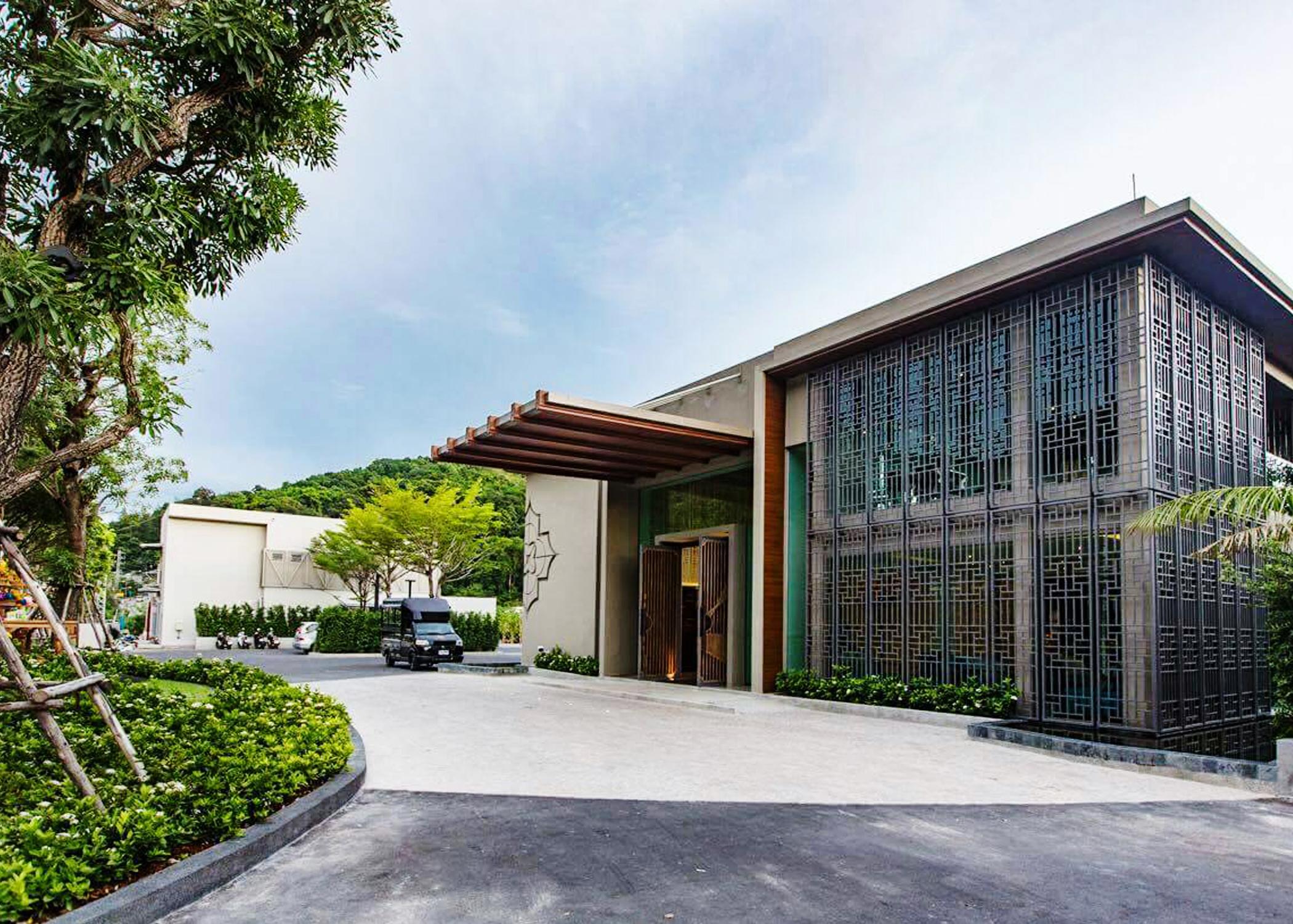 Fusion Suites Phuket Patong Luaran gambar The main entrance of the museum