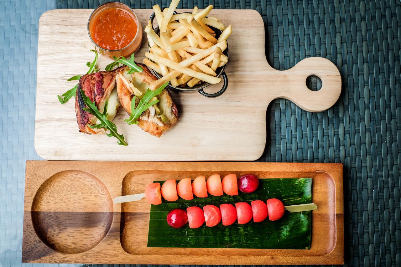 Fusion Suites Phuket Patong Luaran gambar A wooden cutting board with a handle