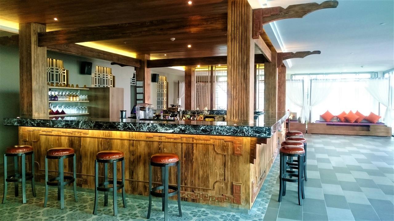 Fusion Suites Phuket Patong Luaran gambar The bar at the 101 bar