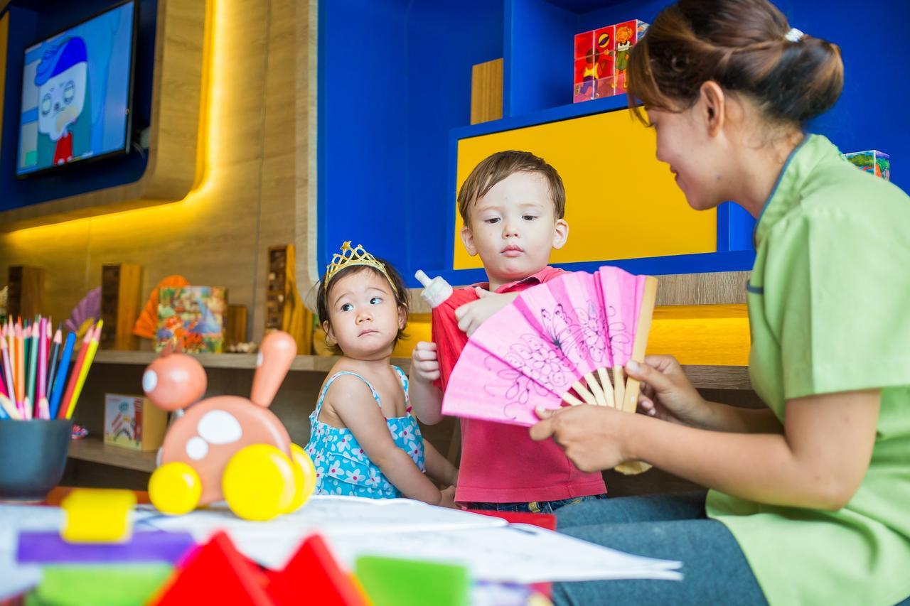 Fusion Suites Phuket Patong Luaran gambar Childcare at the airport