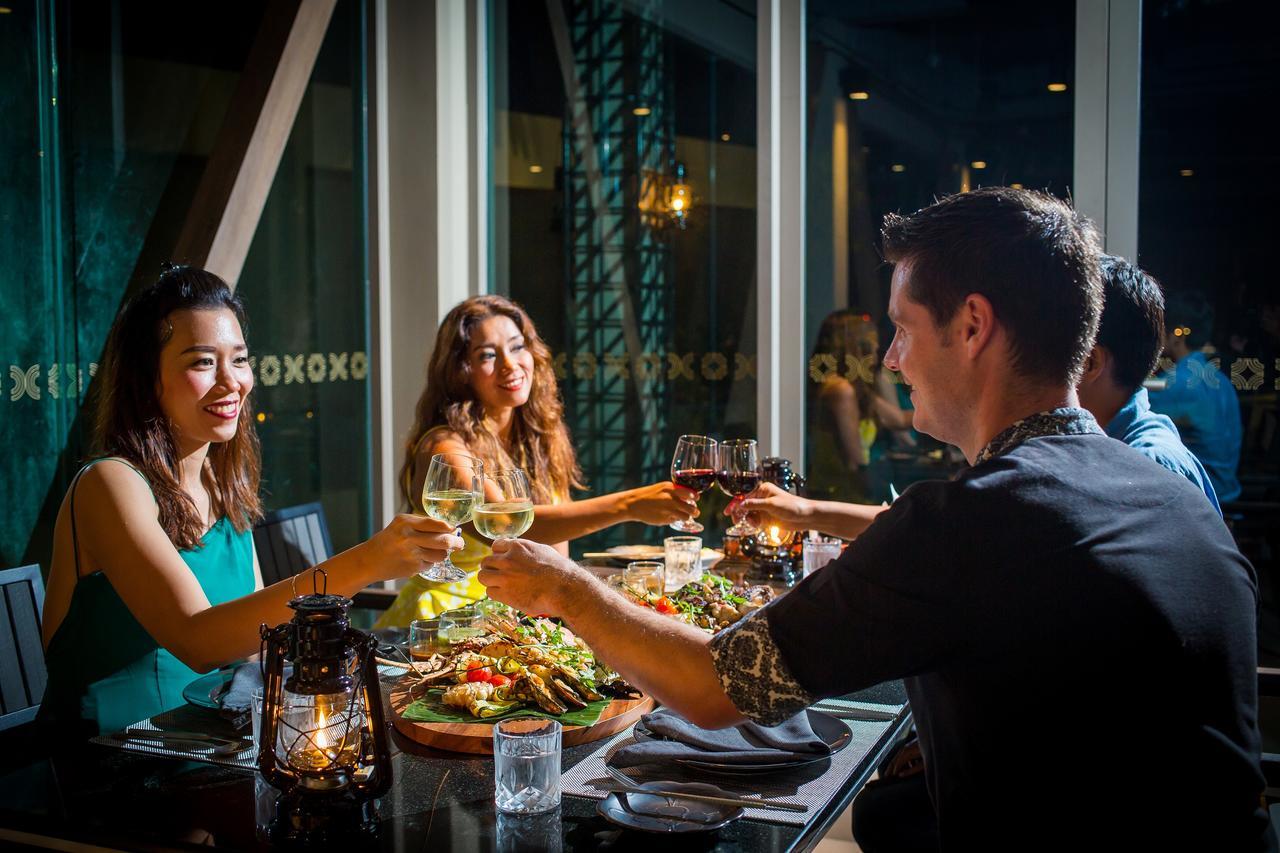 Fusion Suites Phuket Patong Luaran gambar The Deck