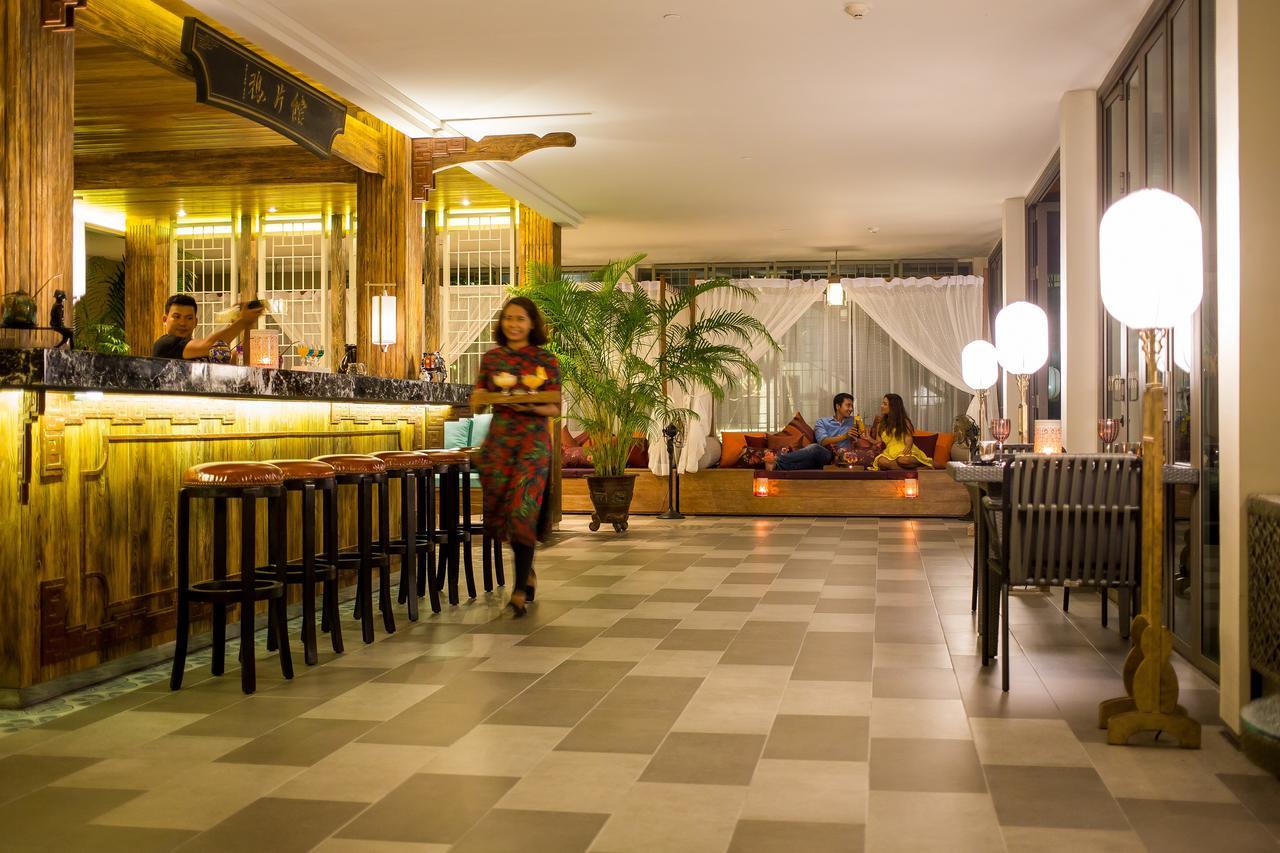 Fusion Suites Phuket Patong Luaran gambar The bar at the hotel