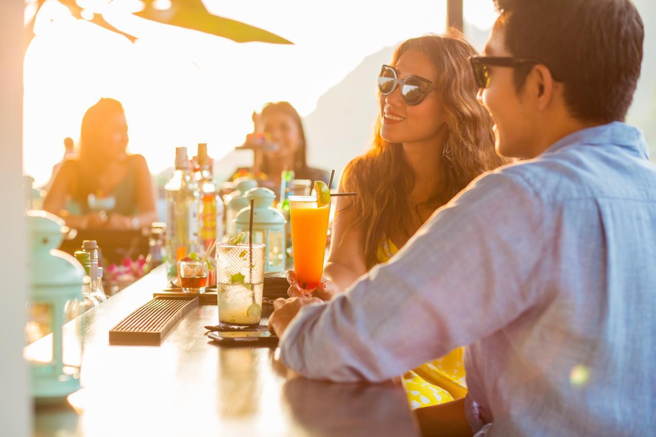 Fusion Suites Phuket Patong Luaran gambar The bar at the 1011 Hotel